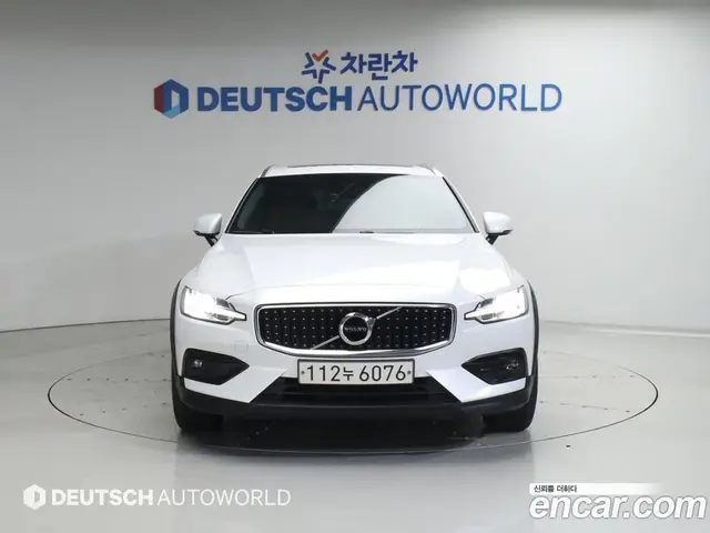 Volvo V60 2020 2.0 автомат (гидро), миниатюра 3