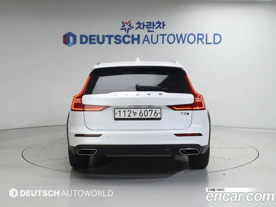 Volvo V60 2020 2.0 автомат (гидро), фото 4