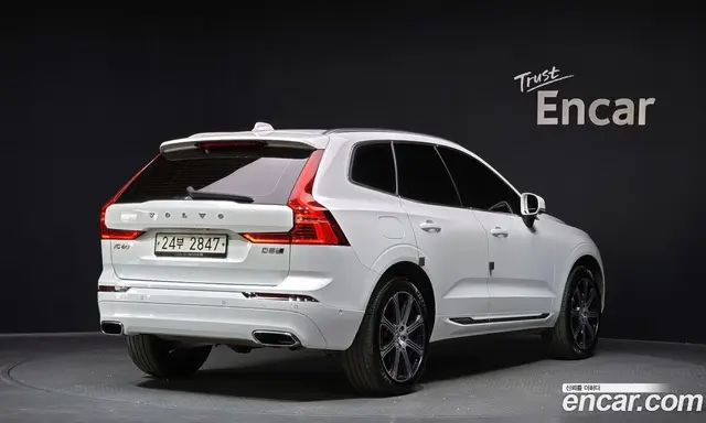 Volvo XC60 2018 2.0 автомат (гидро), миниатюра 2