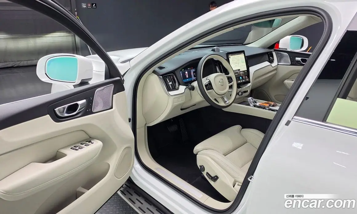 Volvo XC60 2025 2.0 автомат (гидро), фото 12