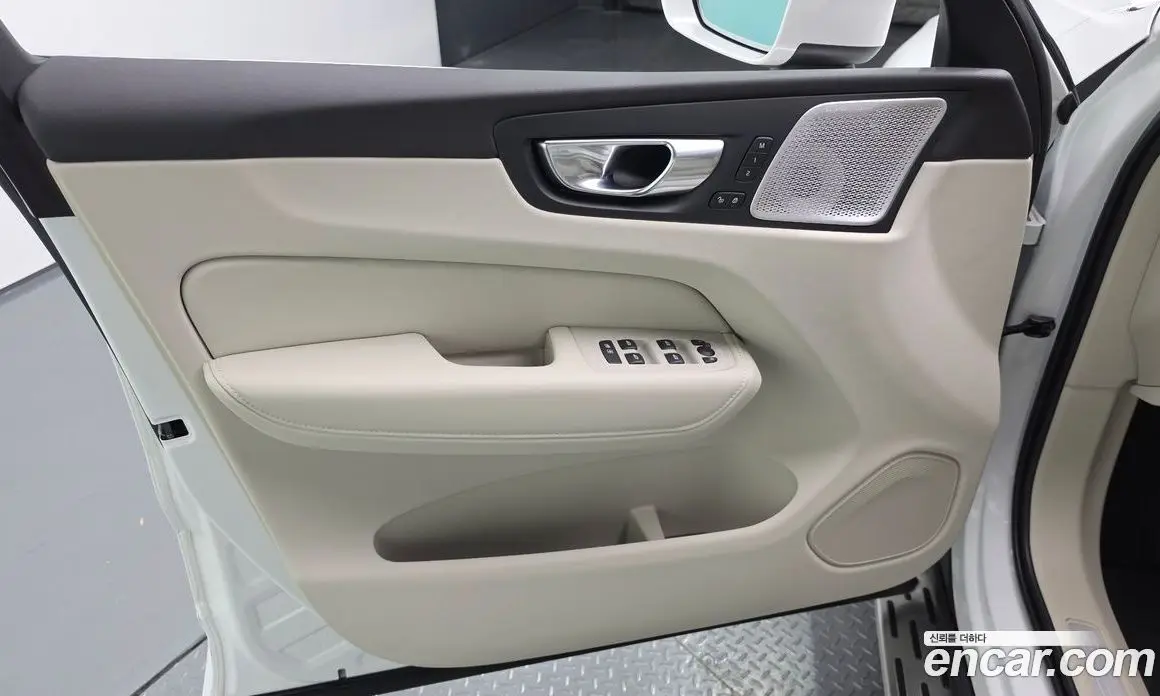 Volvo XC60 2025 2.0 автомат (гидро), фото 13