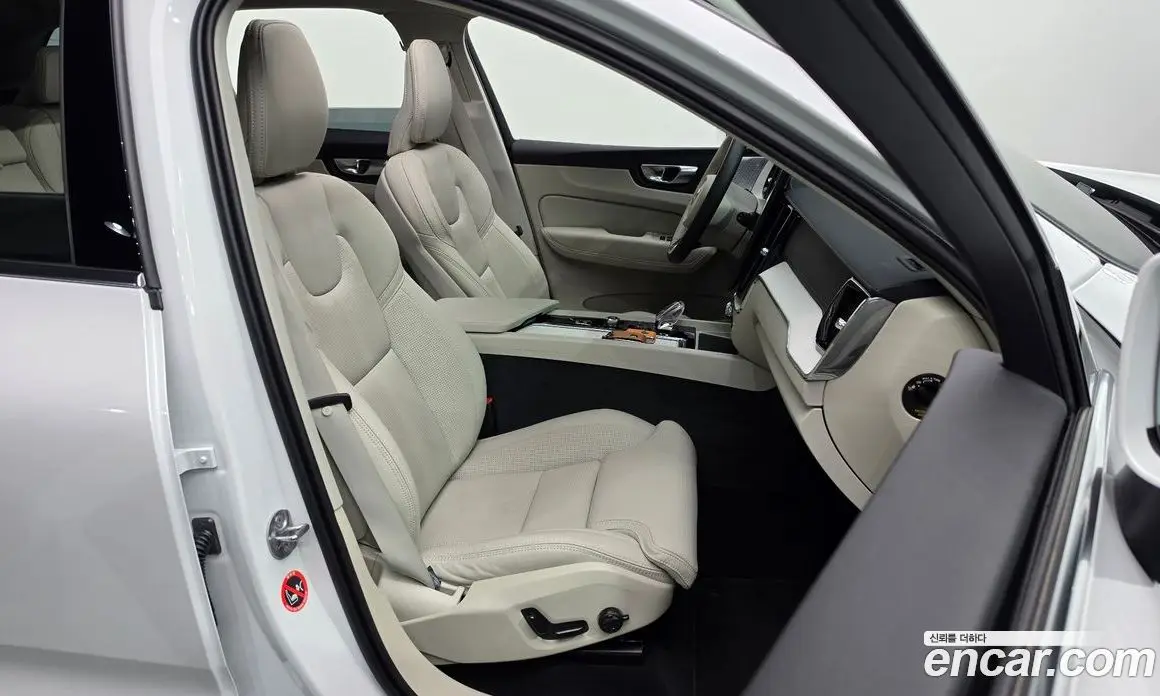 Volvo XC60 2025 2.0 автомат (гидро), фото 15