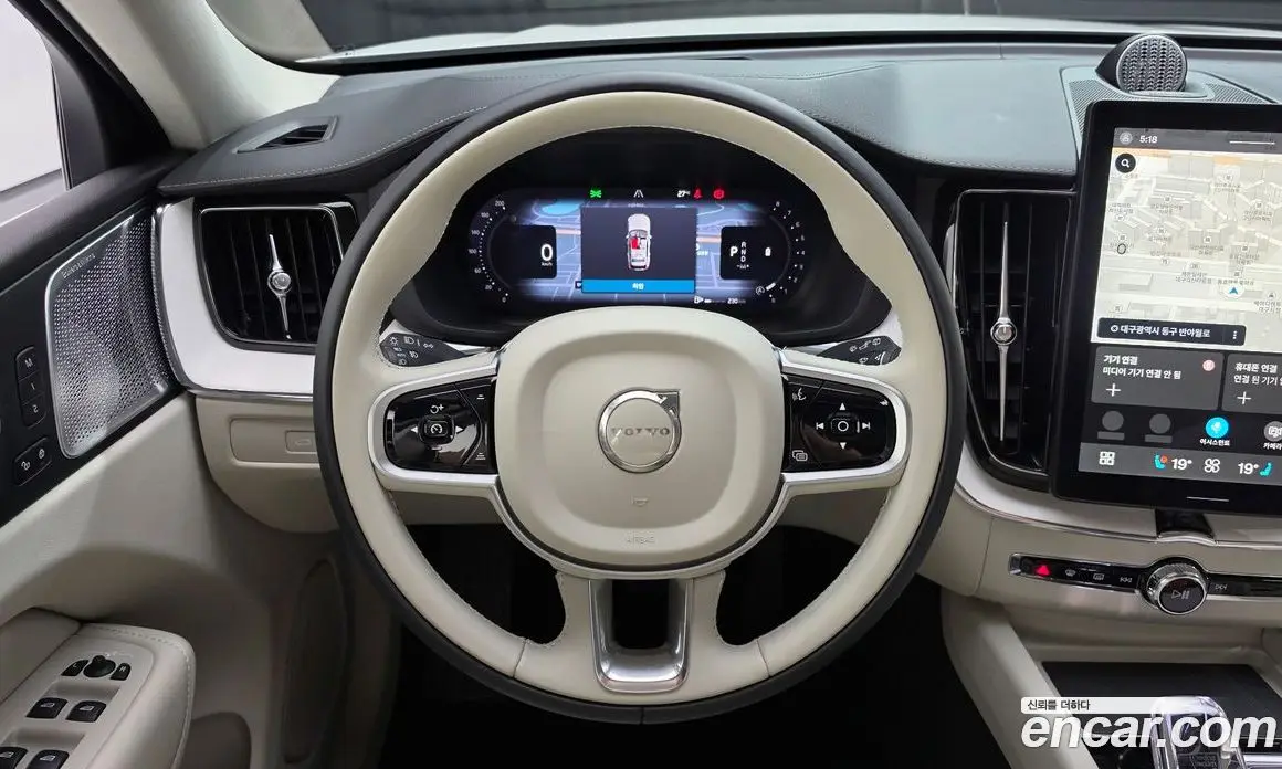 Volvo XC60 2025 2.0 автомат (гидро), фото 17