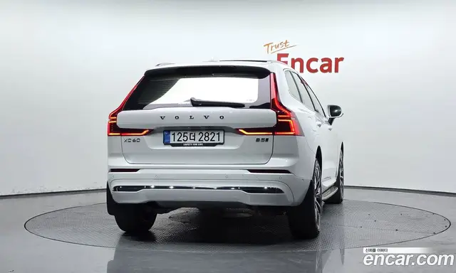 Volvo XC60 2025 2.0 автомат (гидро), миниатюра 3