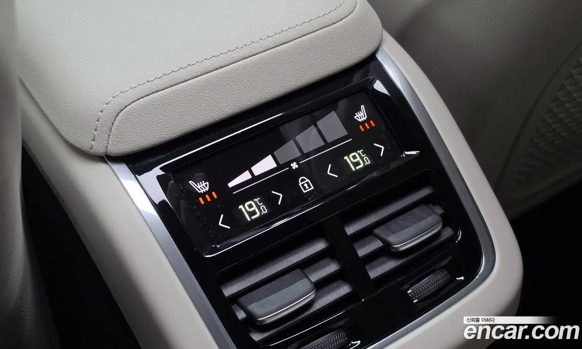 Volvo XC60 2025 2.0 автомат (гидро), фото 24
