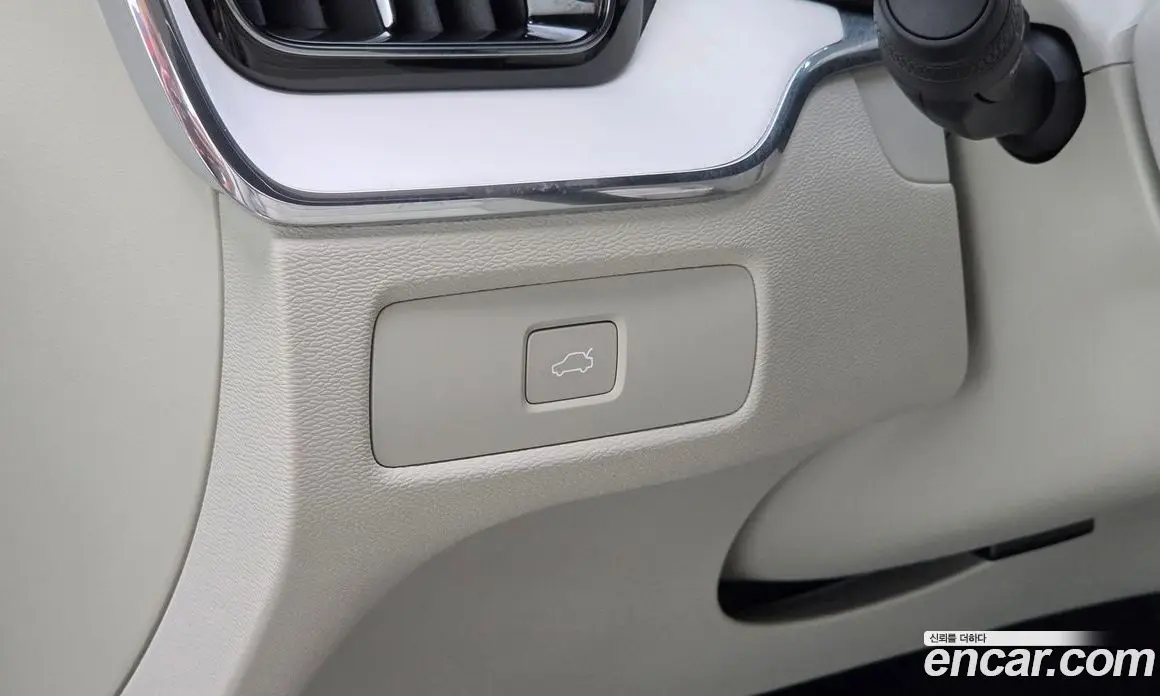 Volvo XC60 2025 2.0 автомат (гидро), фото 31