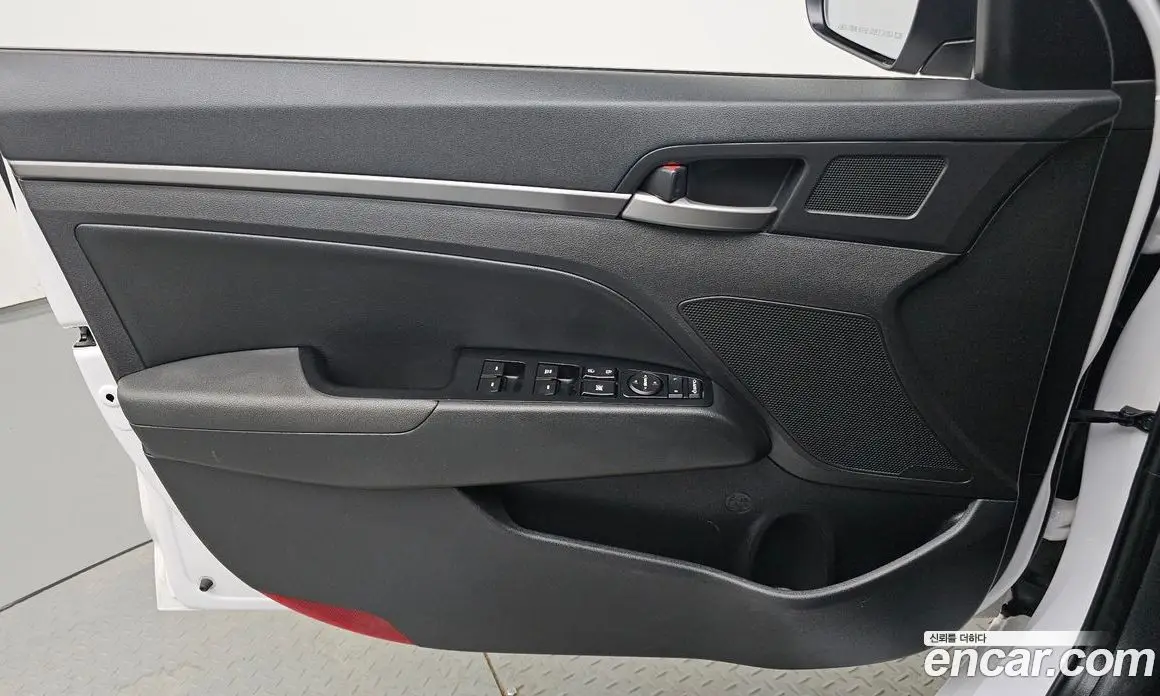 Hyundai Avante 2017 1.6 автомат (гидро), фото 13