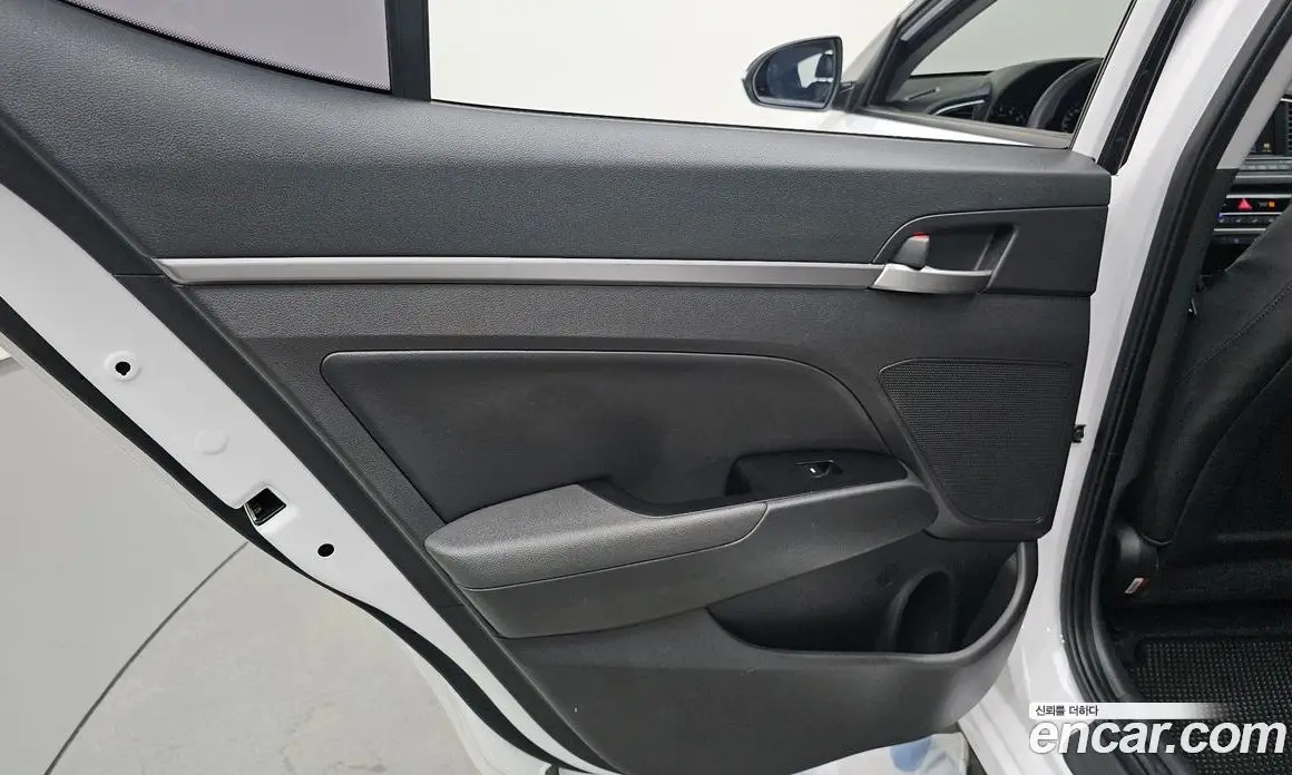 Hyundai Avante 2017 1.6 автомат (гидро), фото 14