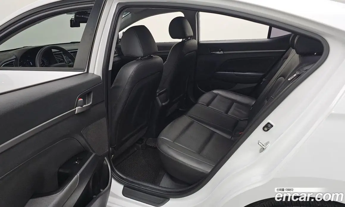 Hyundai Avante 2017 1.6 автомат (гидро), фото 15