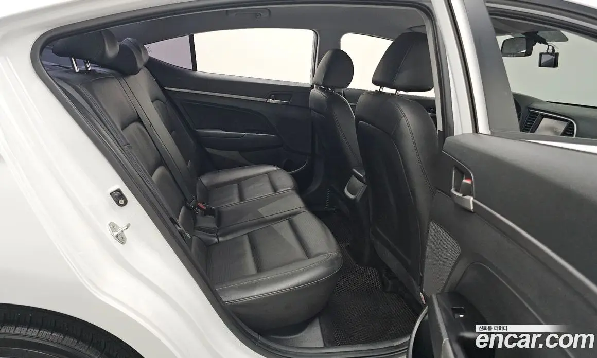 Hyundai Avante 2017 1.6 автомат (гидро), фото 16