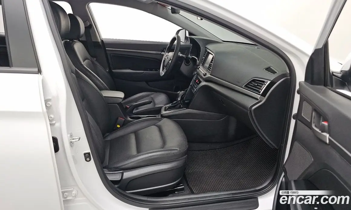 Hyundai Avante 2017 1.6 автомат (гидро), фото 17