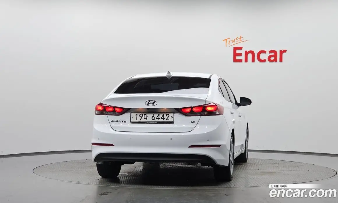 Hyundai Avante 2017 1.6 автомат (гидро), фото 3