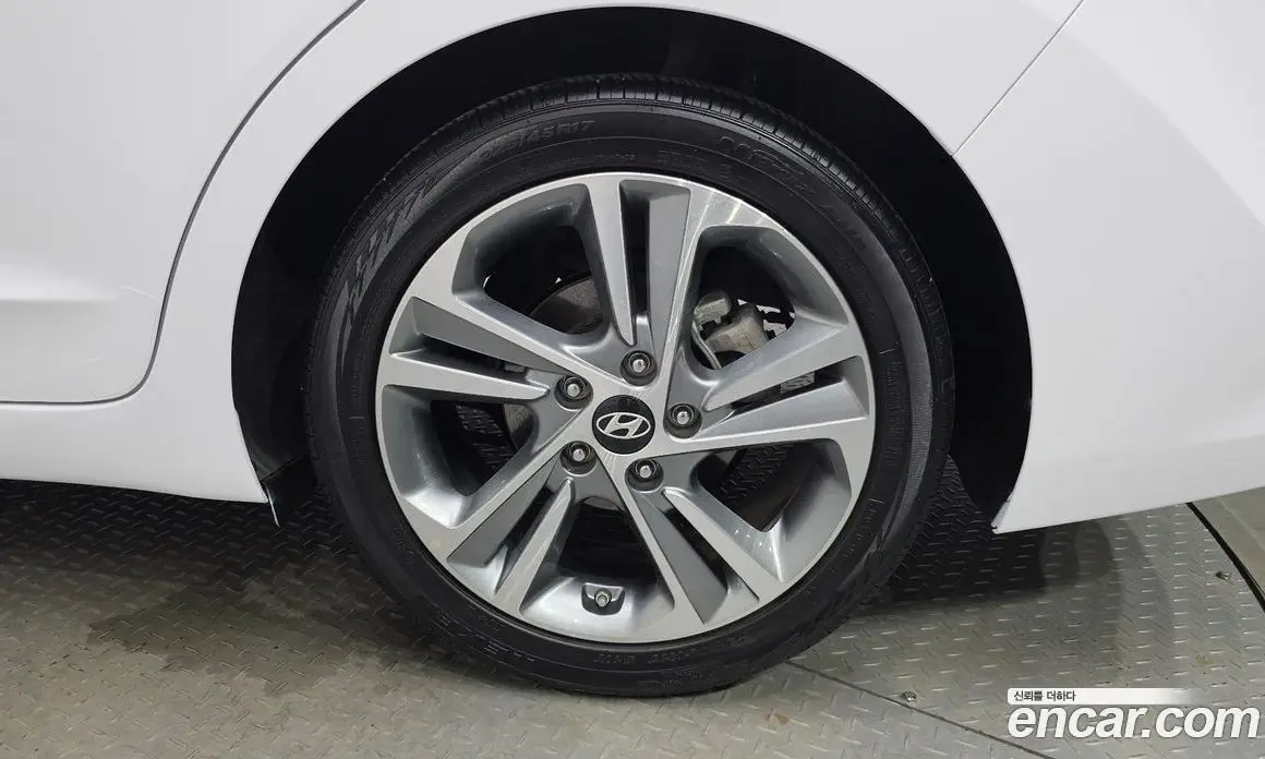 Hyundai Avante 2017 1.6 автомат (гидро), фото 6