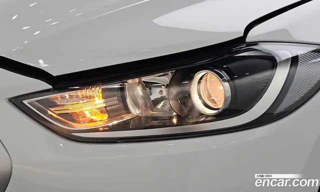 Hyundai Avante 2017 1.6 автомат (гидро), миниатюра 7