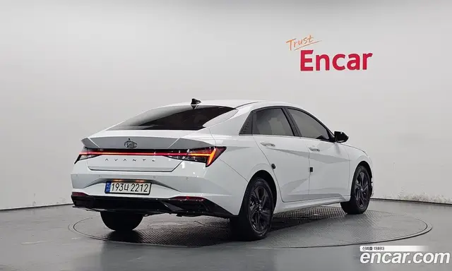 Hyundai Avante 2021 1.6 автомат (гидро), миниатюра 2