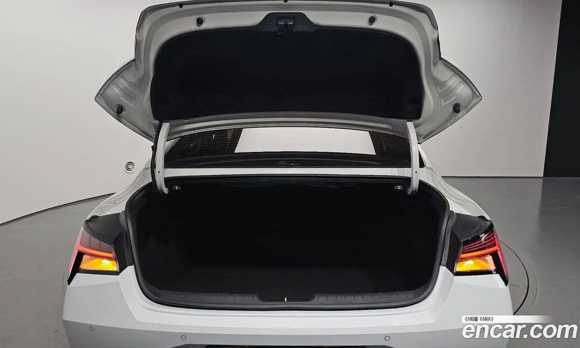 Hyundai Avante 2021 1.6 автомат (гидро), фото 26