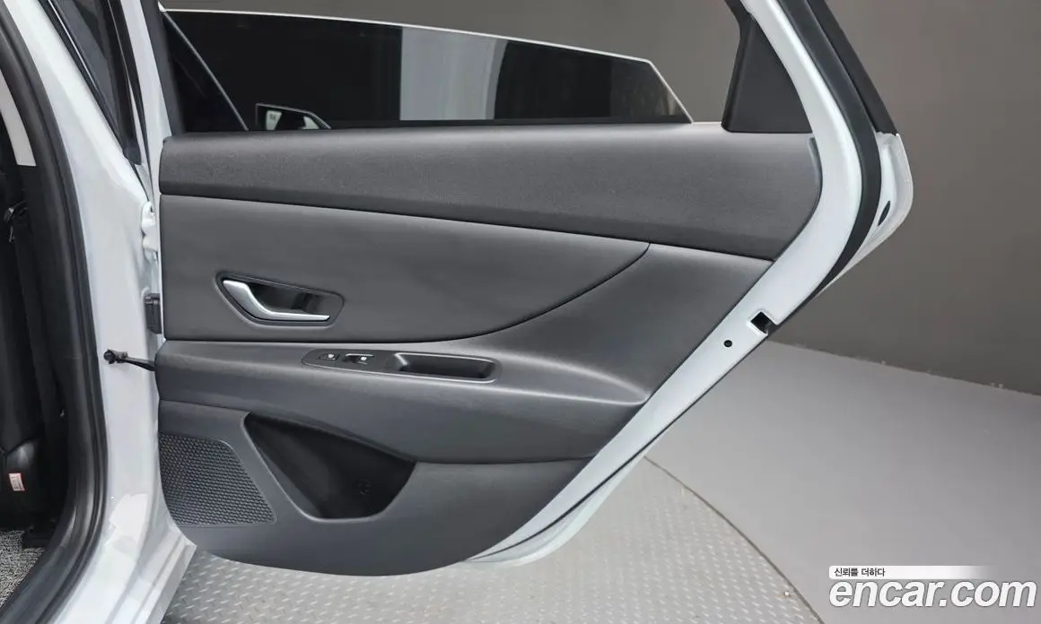 Hyundai Avante 2022 1.6 автомат (гидро), фото 15