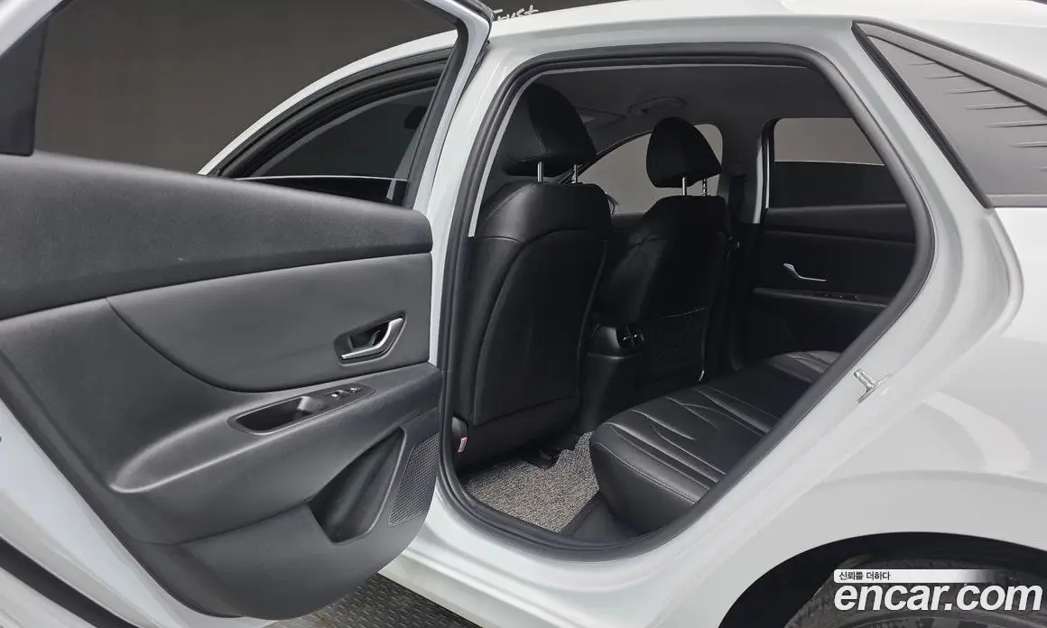Hyundai Avante 2022 1.6 автомат (гидро), фото 22