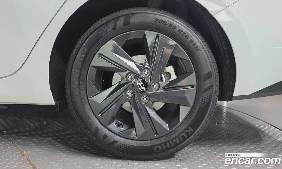 Hyundai Avante 2022 1.6 автомат (гидро), фото 7