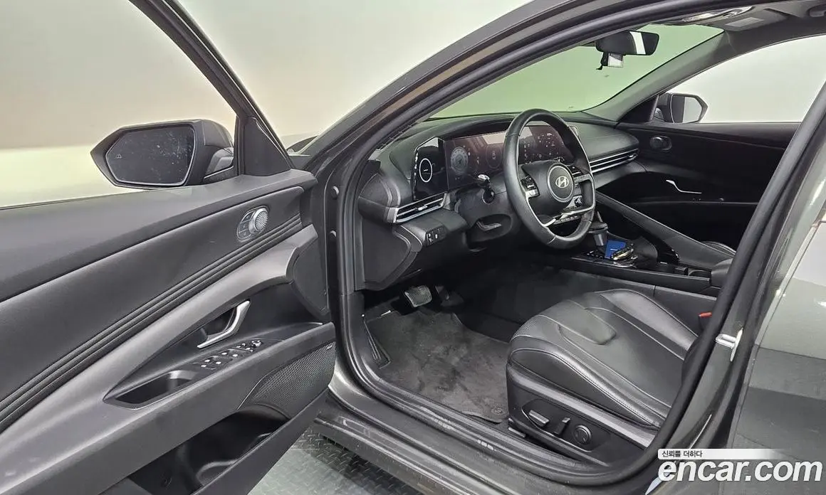 Hyundai Avante 2023 1.6 автомат (гидро), фото 12