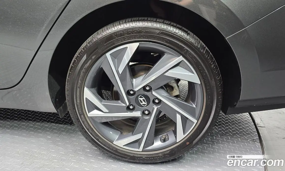 Hyundai Avante 2023 1.6 автомат (гидро), фото 6
