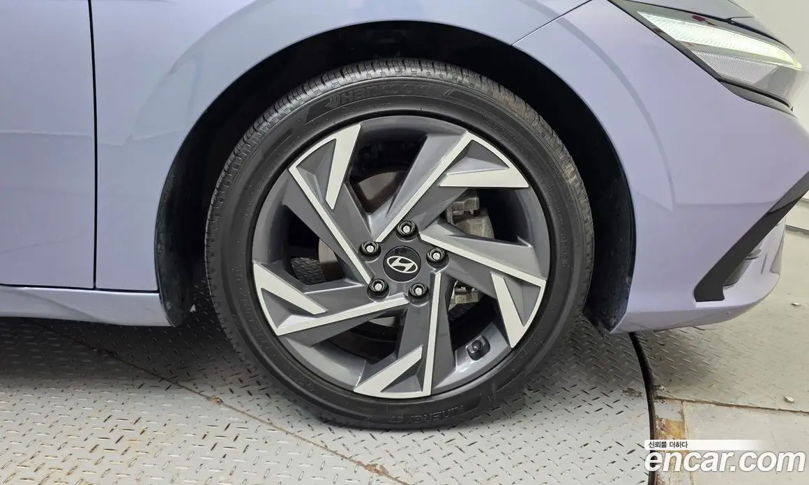 Hyundai Avante 2023 1.6 автомат (гидро), фото 7