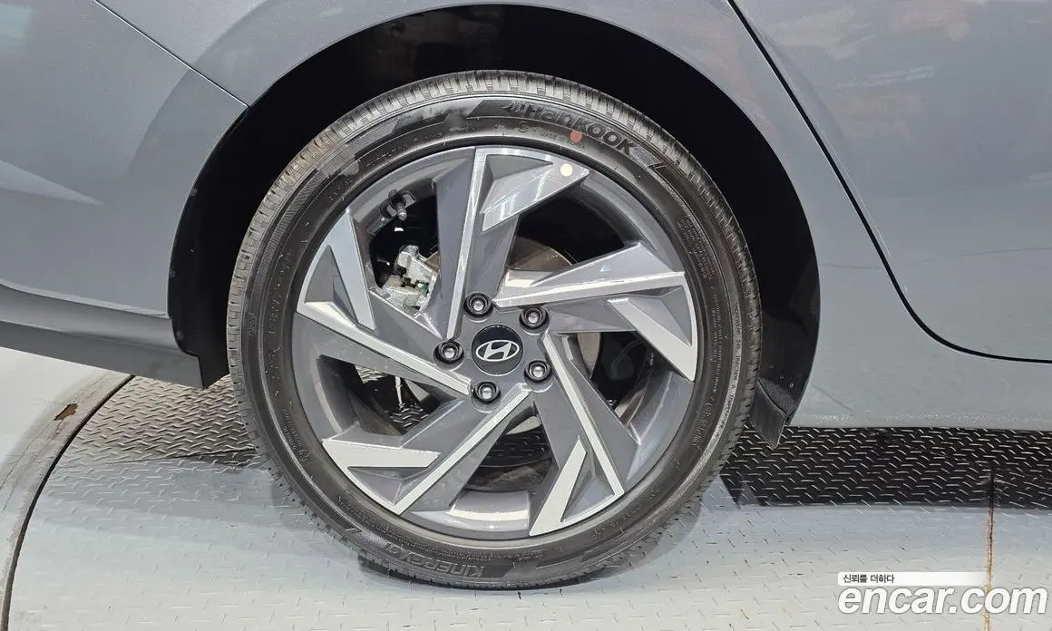 Hyundai Avante 2024 1.6 автомат (гидро), фото 5
