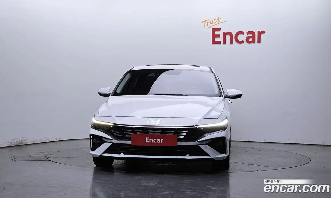 Hyundai Avante 2024 1.6 автомат (гидро), фото 3