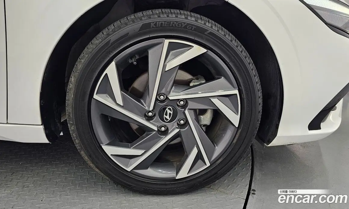 Hyundai Avante 2024 1.6 автомат (гидро), фото 5