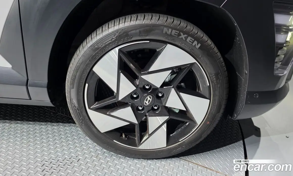 Hyundai Kona 2025 1.6 автомат (гидро), фото 5