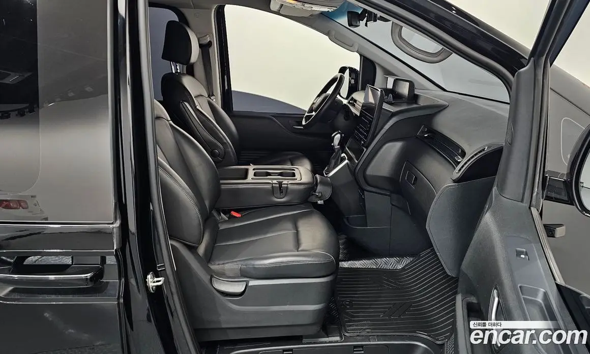 Hyundai Staria 2022 3.5 автомат (гидро), фото 16
