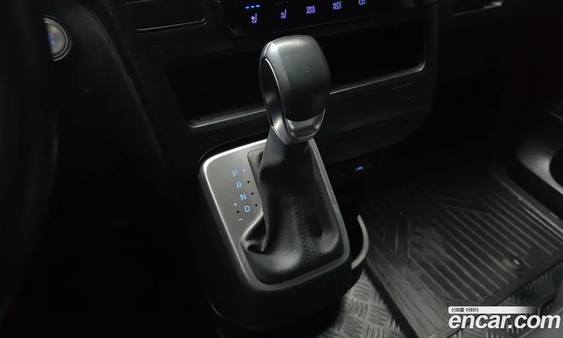 Hyundai Staria 2023 2.2 автомат (гидро), фото 12