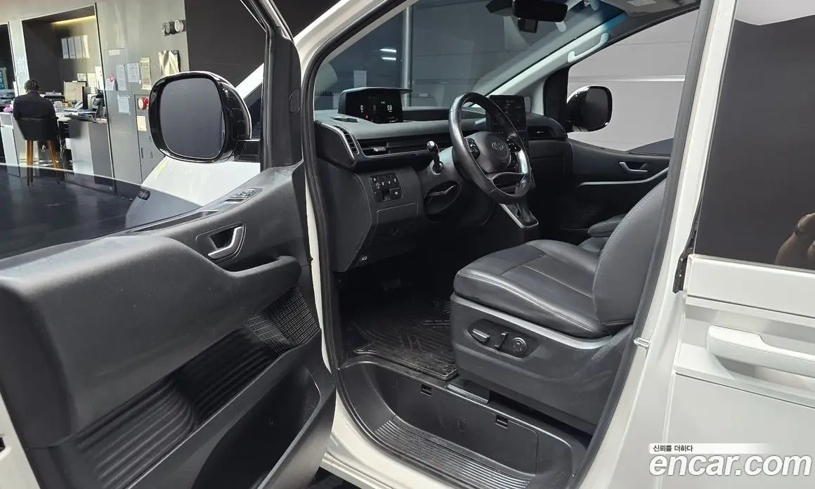 Hyundai Staria 2023 2.2 автомат (гидро), фото 13
