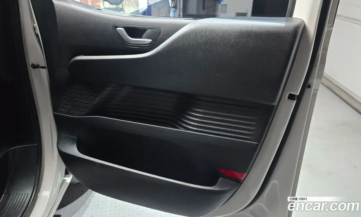 Hyundai Staria 2023 2.2 автомат (гидро), фото 14