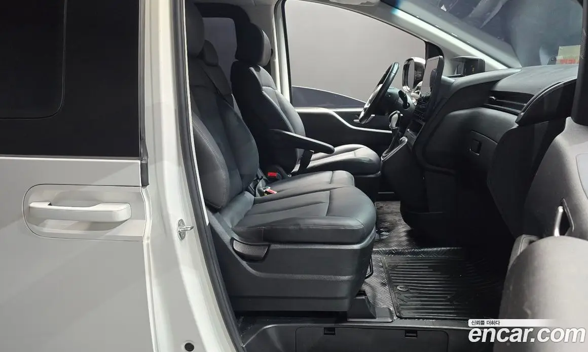 Hyundai Staria 2023 2.2 автомат (гидро), фото 16