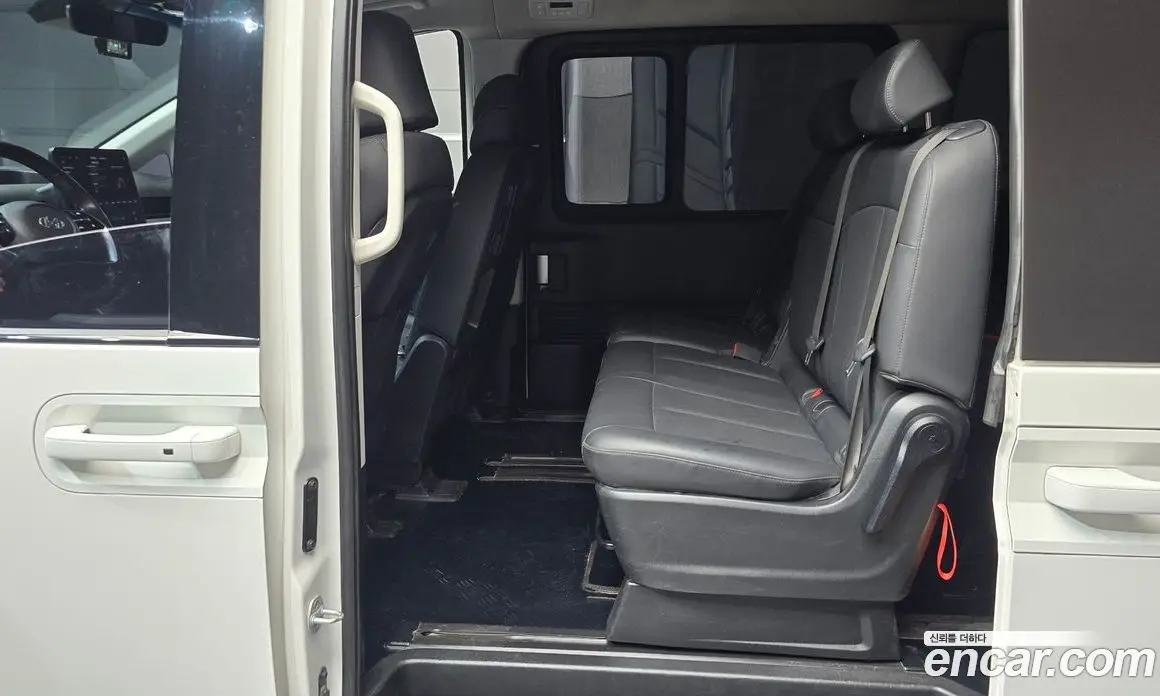 Hyundai Staria 2023 2.2 автомат (гидро), фото 18