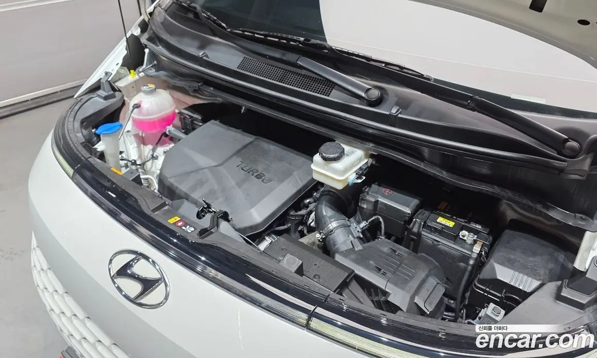 Hyundai Staria 2023 2.2 автомат (гидро), фото 6