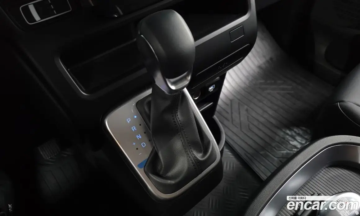Hyundai Staria 2024 3.5 автомат (гидро), фото 12