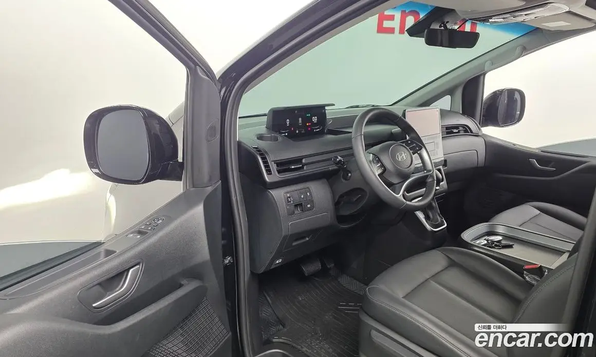 Hyundai Staria 2024 3.5 автомат (гидро), фото 13