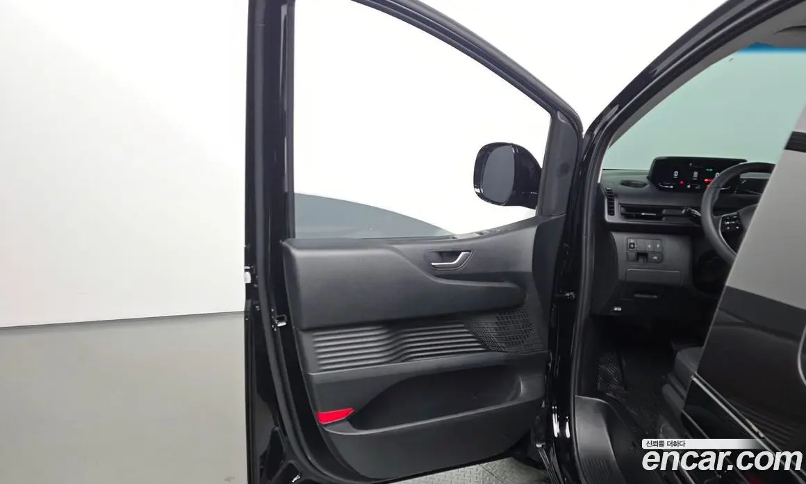 Hyundai Staria 2024 3.5 автомат (гидро), фото 14