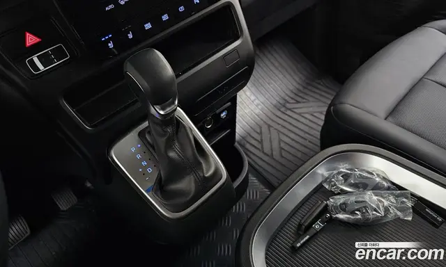 Hyundai Staria 2024 2.2 автомат (гидро), миниатюра 11