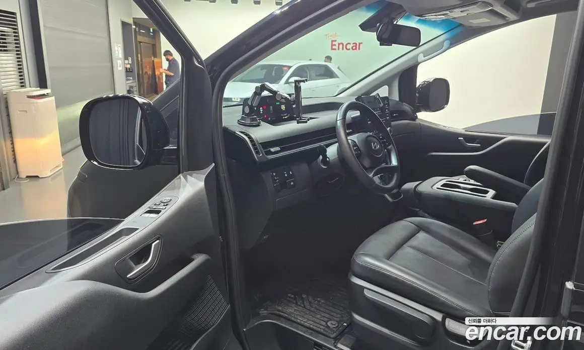 Hyundai Staria 2024 3.5 автомат (гидро), фото 13