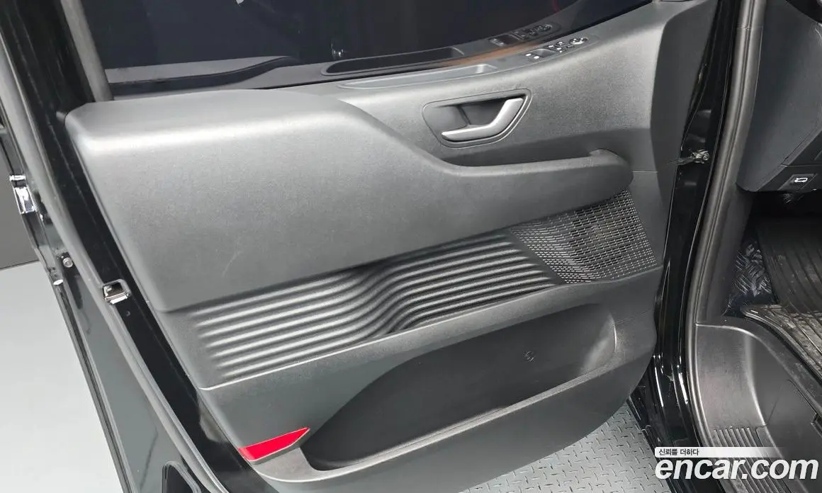 Hyundai Staria 2024 3.5 автомат (гидро), фото 14