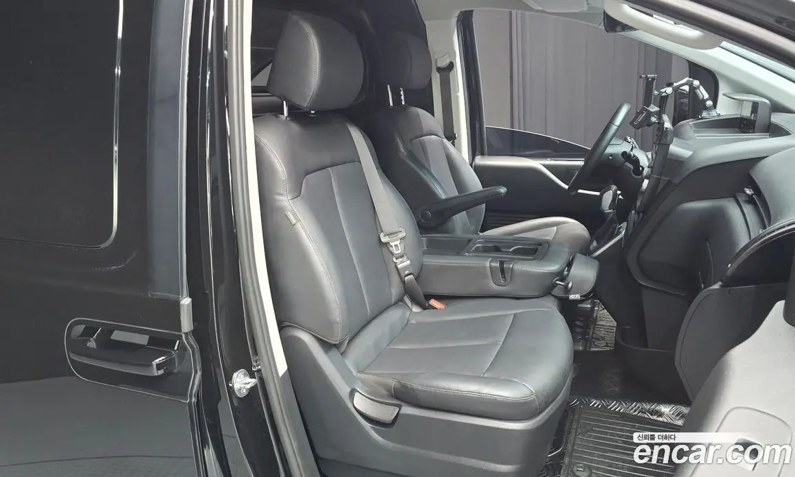 Hyundai Staria 2024 3.5 автомат (гидро), фото 17