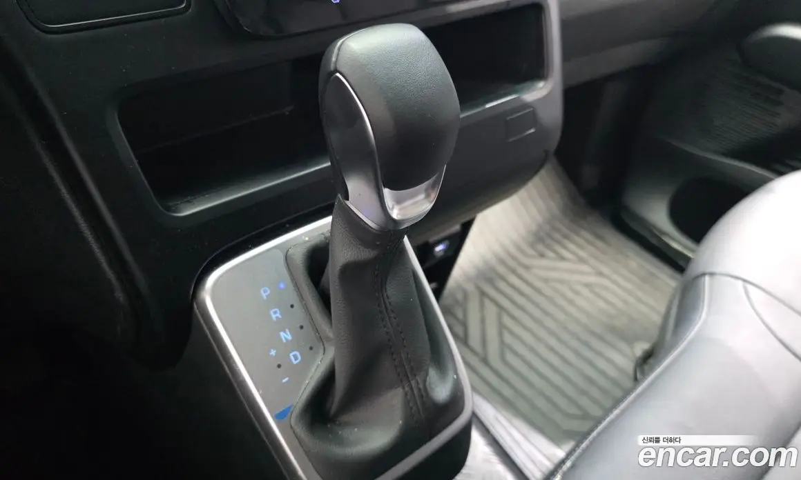 Hyundai Staria 2025 1.6 автомат (гидро), фото 12