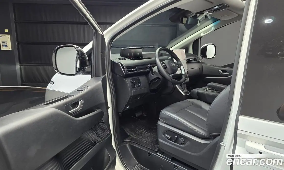 Hyundai Staria 2025 2.2 автомат (гидро), фото 12