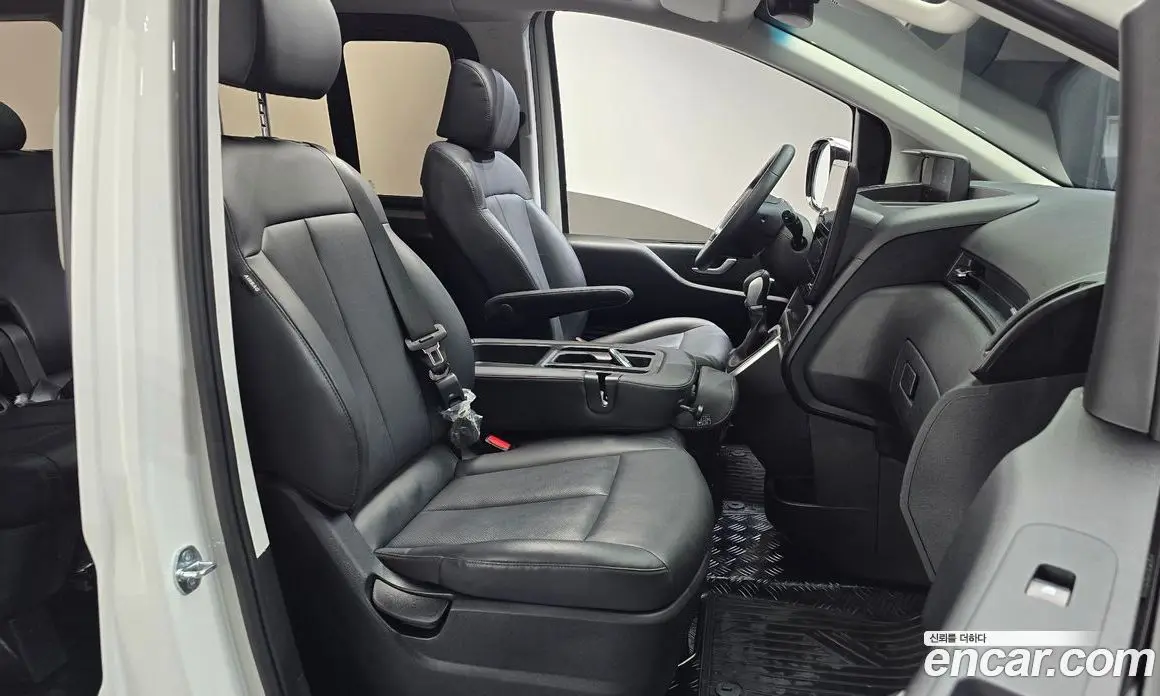 Hyundai Staria 2025 2.2 автомат (гидро), фото 15