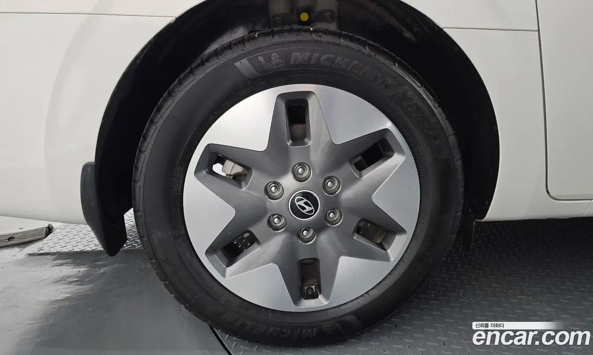 Hyundai Staria 2025 2.2 автомат (гидро), фото 4