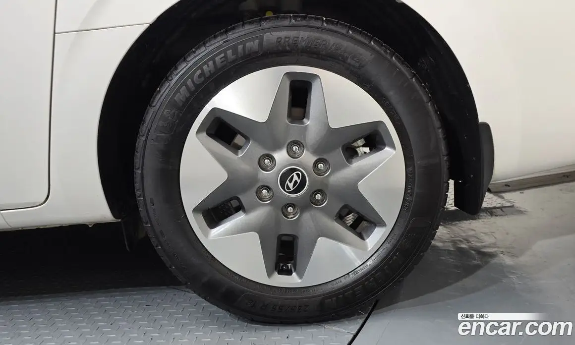 Hyundai Staria 2025 2.2 автомат (гидро), фото 6