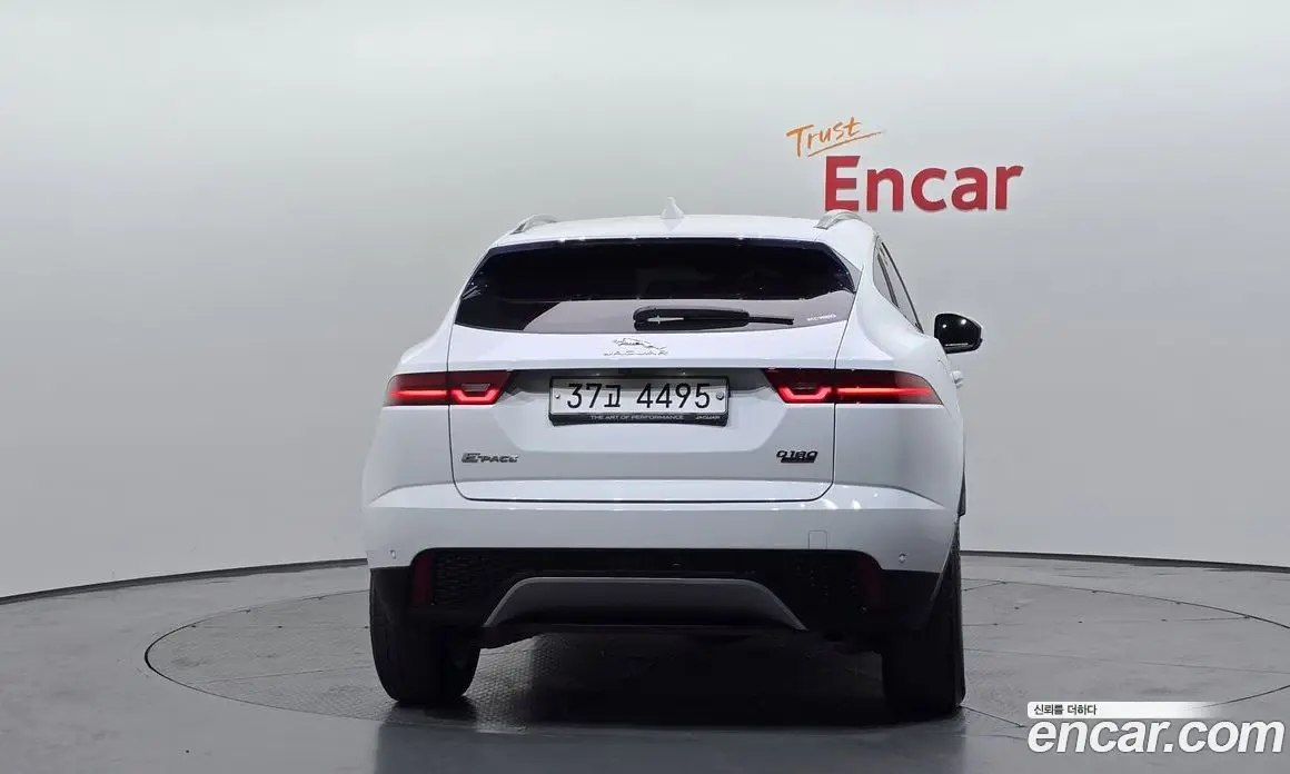 Jaguar E-Pace 2019 2.0 автомат (гидро), фото 4 Jaguar E-Pace 2019 2.0 автомат (гидро), фото 4